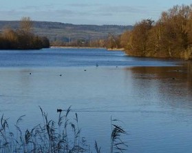 Erholung durch Wellness im Saarland Abendstimmung am See im Saarland